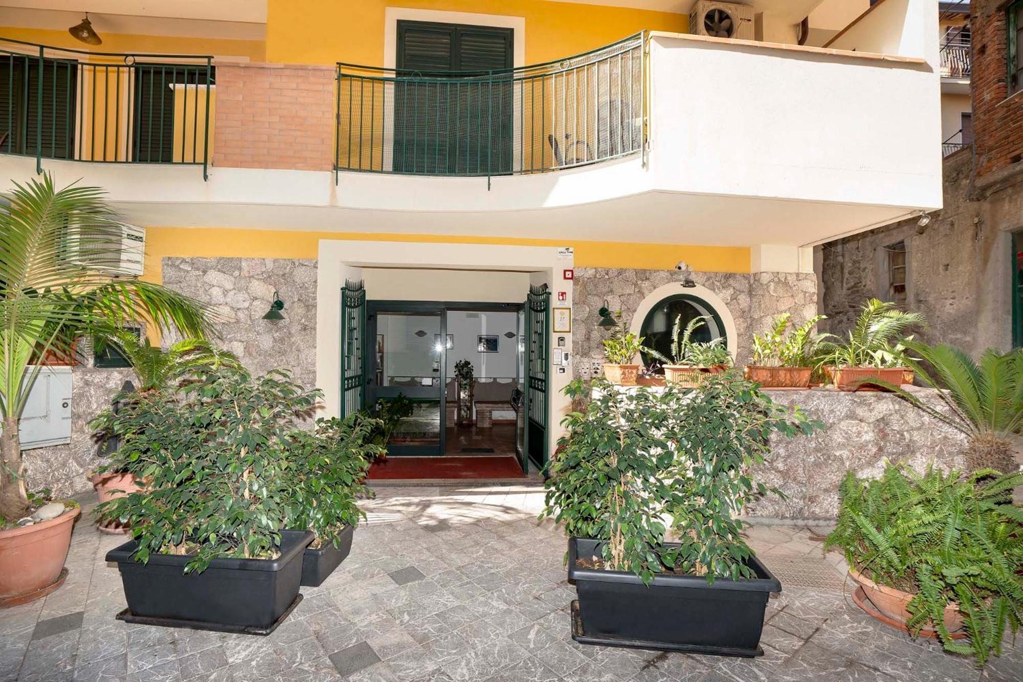 Le Tartarughe Aparthotel Letojanni Exterior foto